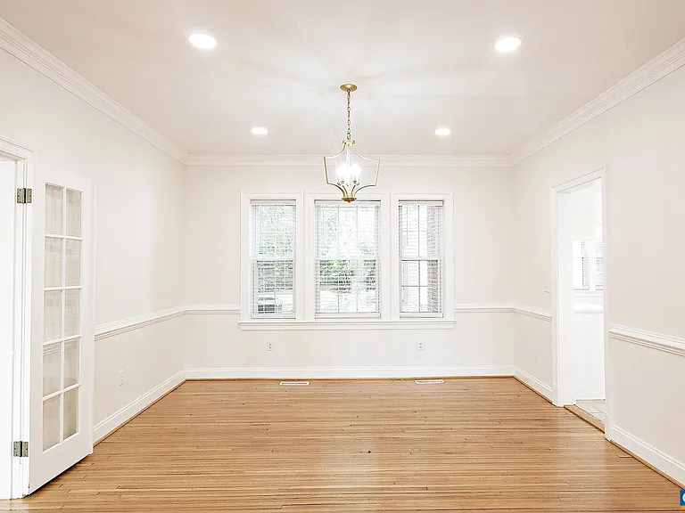 675 Evergreen Ave — Photo 3