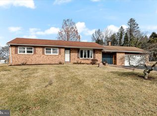 6 Penn View Dr, West Grove, PA 19390