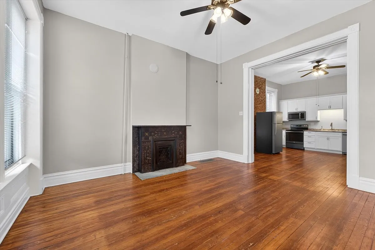 3 bed, 1263 sqft, $2,300 — Photo 2