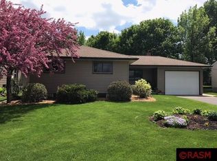 821 6th St, Nicollet, MN 56074