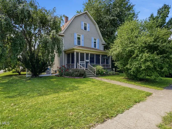 203 W Jackson St, Fostoria, OH 44830