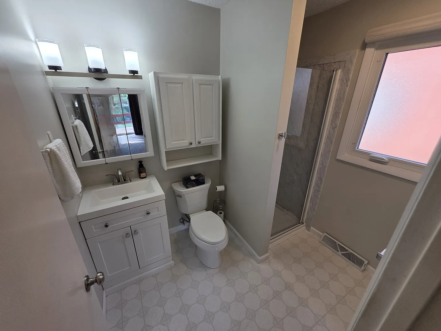 2 bed, 1400 sqft, $1,500 — Photo 3