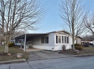 704 Country Pines Dr SW, Warren, OH 44481