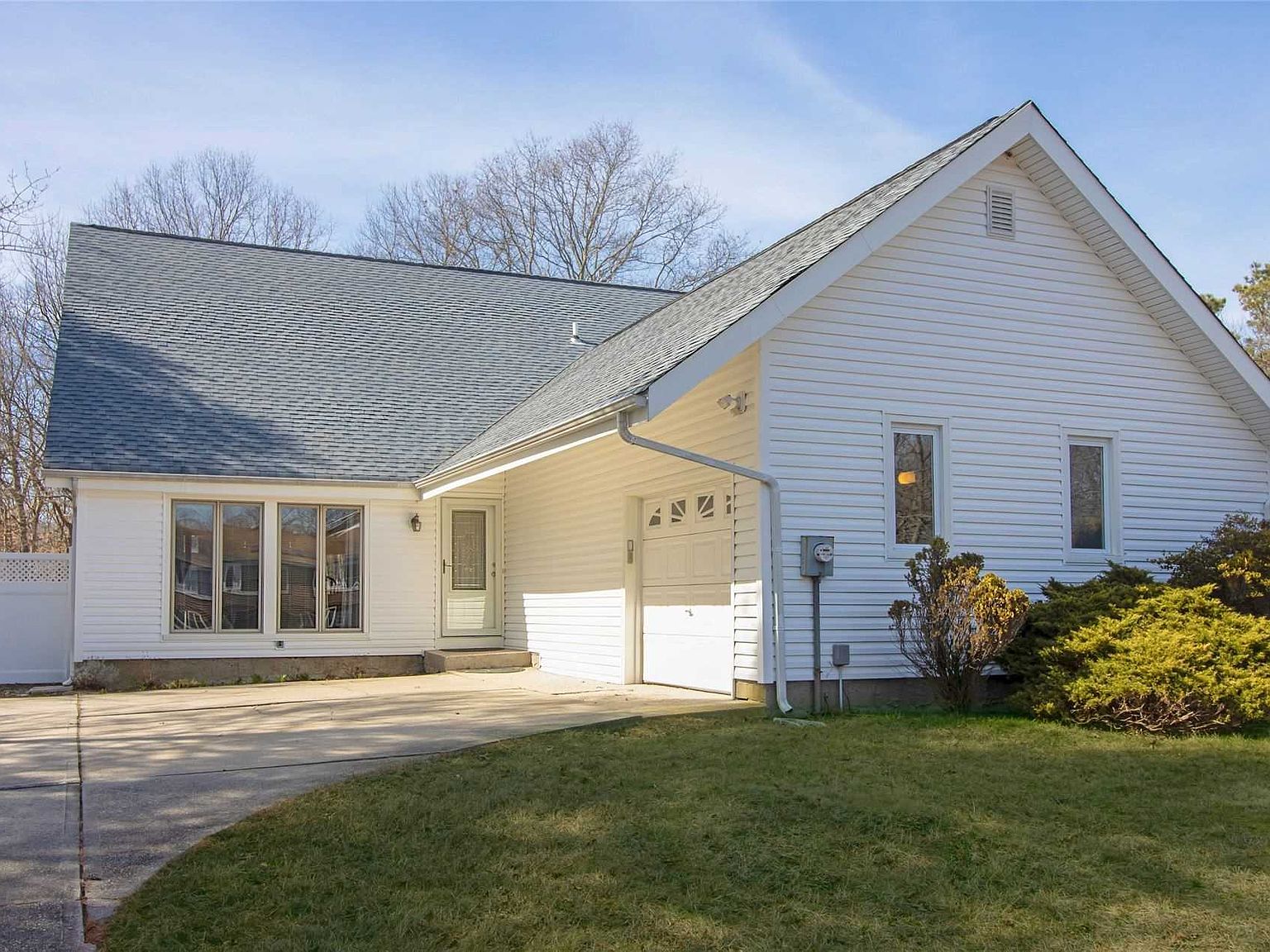 28 Oregon Ave, Medford, NY 11763 Zillow