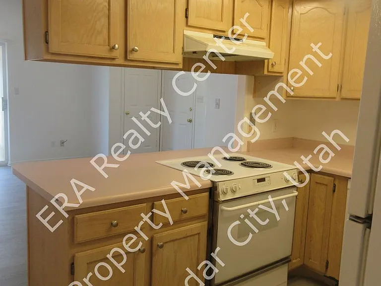 527 E 2015 N — Photo 5
