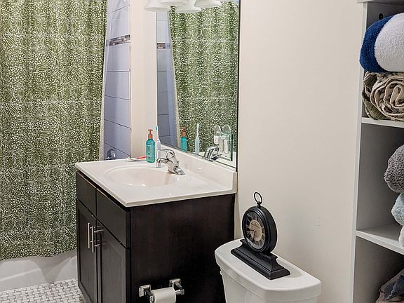 4th image of 4818 N Wolcott Ave APT 1