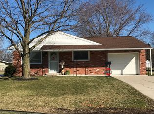 417 Clover Ln, Wauseon, OH 43567