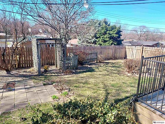 4th image of 8413 Grand Ave