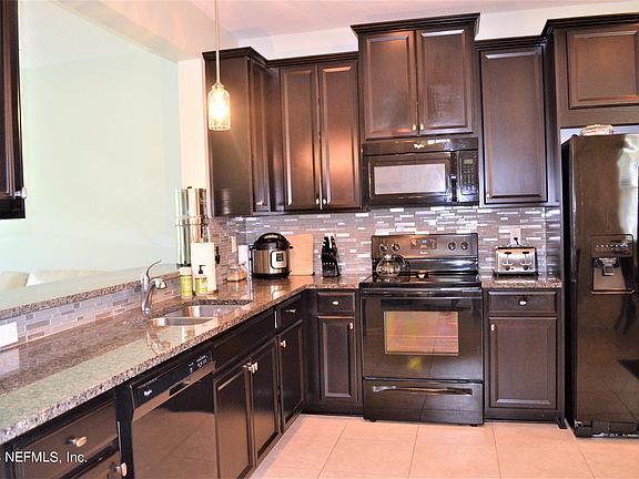 3rd image of 217 ADELANTO Avenue