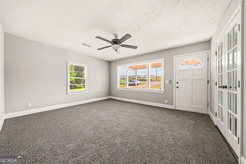 3 bed, 1.0 bath, 1092 sqft, $1,500 — Photo 3
