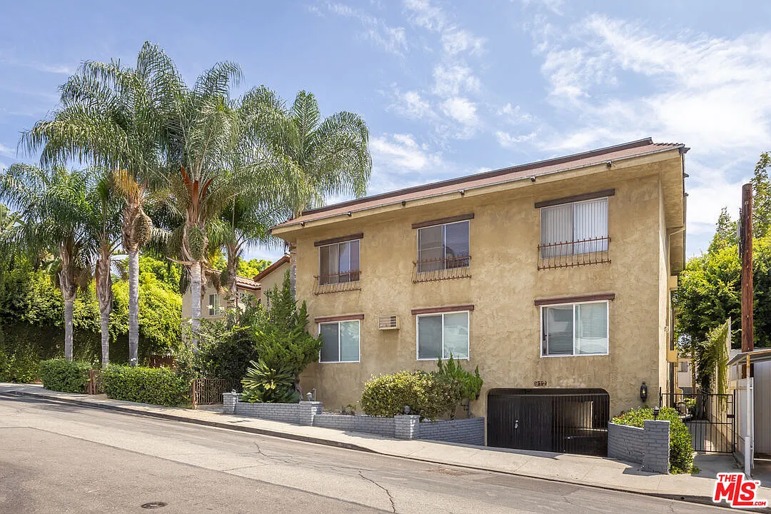 1 bed, 1.0 bath, 800 sqft, $2,395 — Photo 1