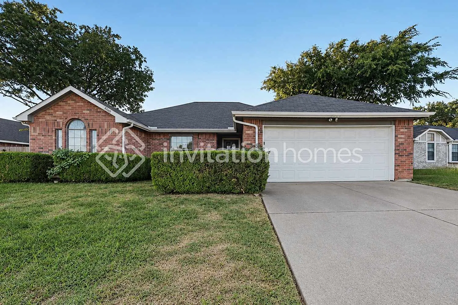 4800 Hollow Tree Dr Arlington, TX 76018 — Photo 1