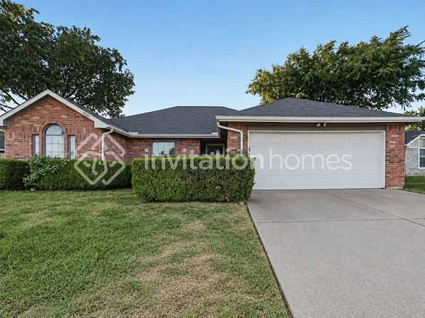 4800 Hollow Tree Dr, Arlington, TX 76018