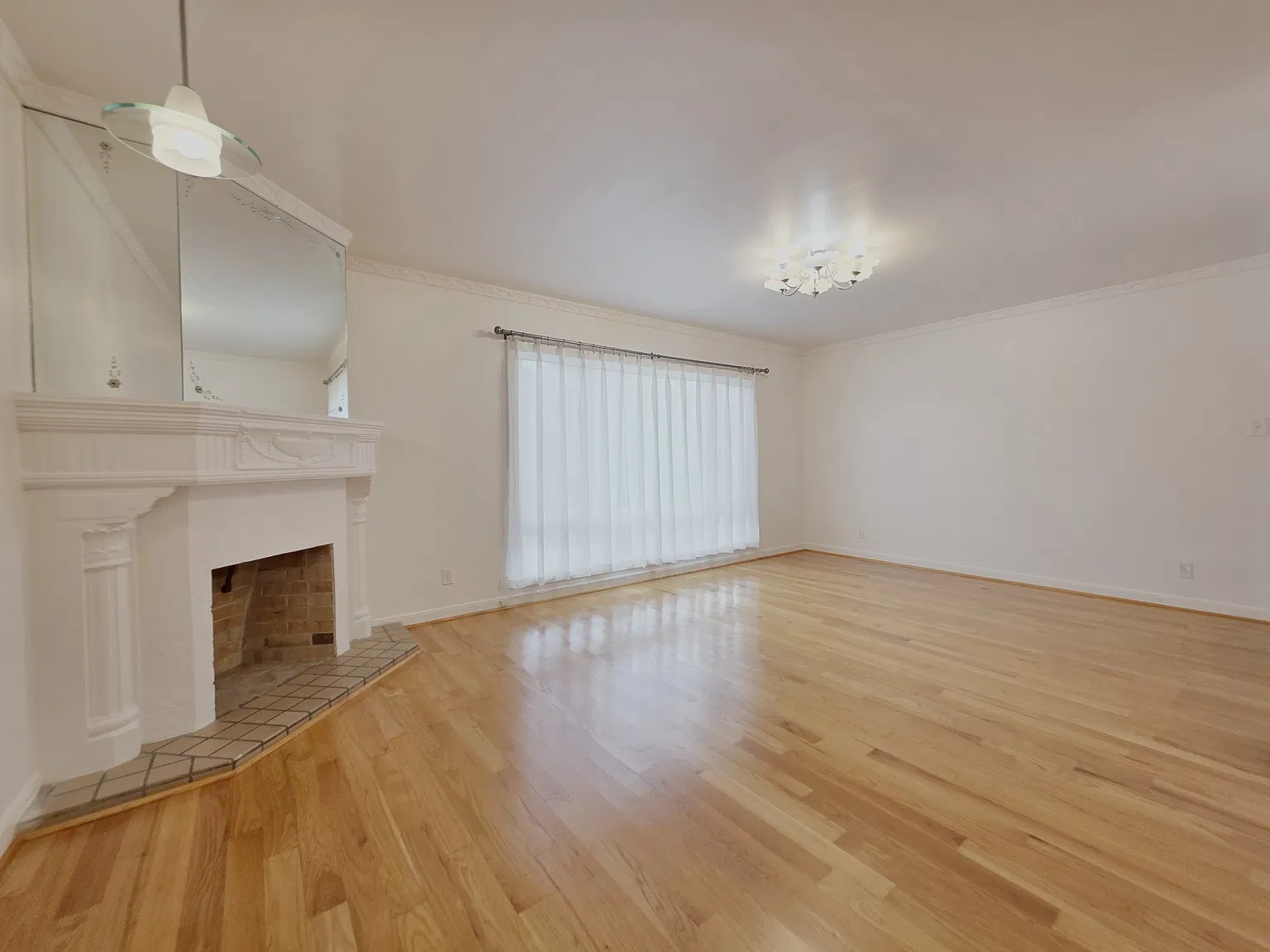 2 bed, 1.5 bath, 1000 sqft, $3,875 — Photo 2