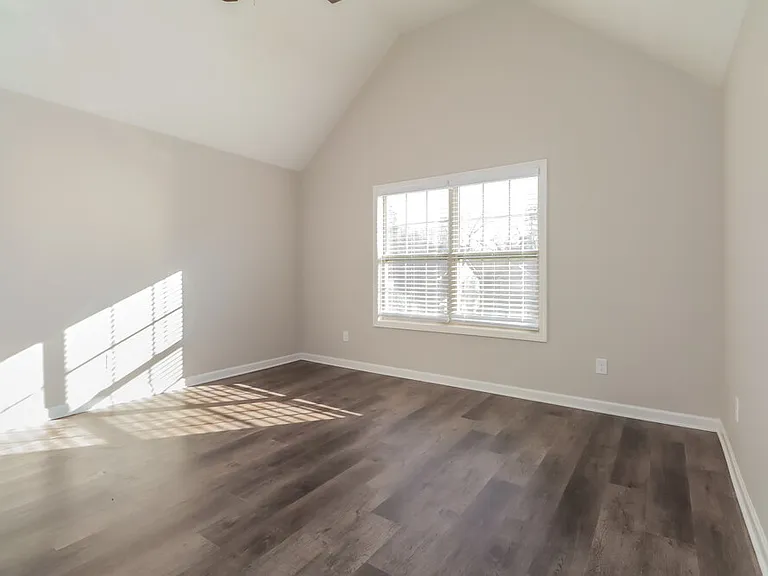 450 Louise Way — Photo 9