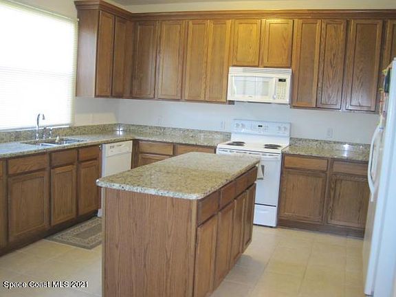 3rd image of 3053 Glenridge Cir