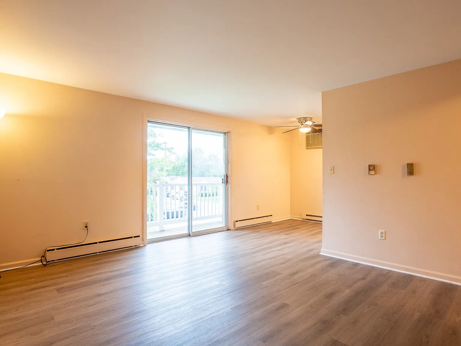 2 bed, 1.0 bath, 650 sqft, $900 — Photo 3