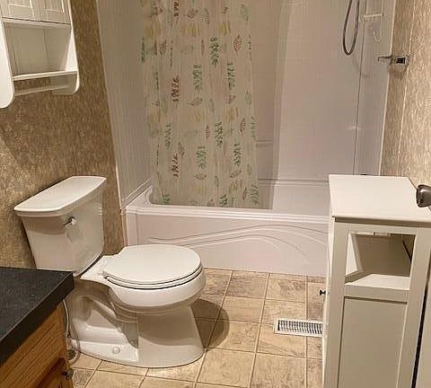 3rd image of 5702 Rollinson Rd