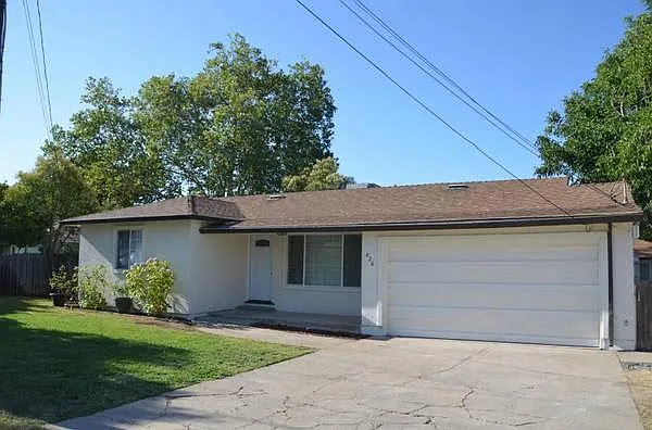 826 Park Rd — Photo 1