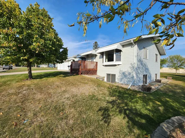 401 Knollcrest Ave, Detroit Lakes, MN 56501