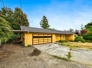 1776 Golf Course Rd, Bayside, CA 95524