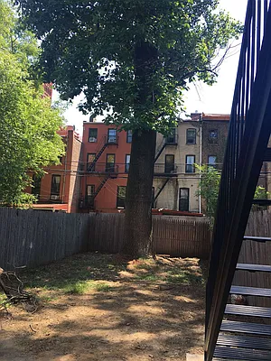 Rented by Ellen Jittrarachit, LREB | media 17