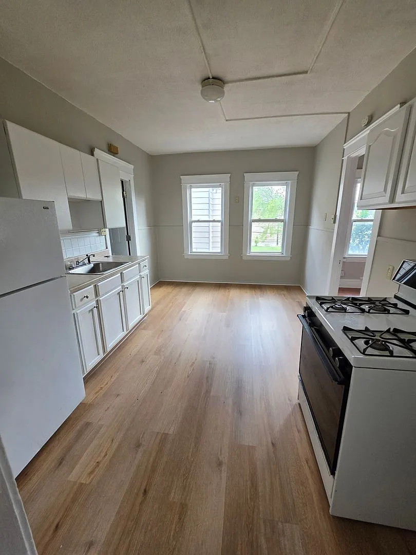 6321 Lansing — Photo 4