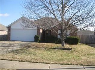 905 SW Cheyenne Dr, Bentonville, AR 72712