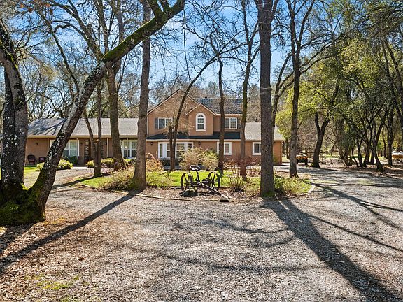 5th image of 2661 Oak Lane Dr