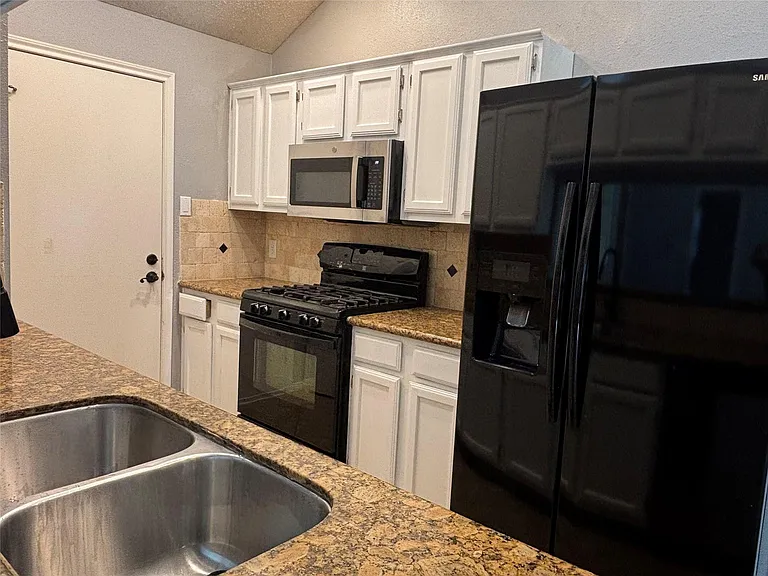 2910 Pioneer Pass — Photo 10