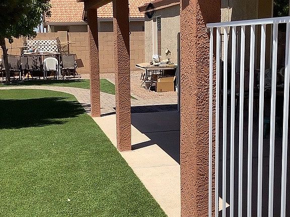 3rd image of 919 E Lincolnwood Cir