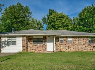 801 Gwenn St, Springdale, AR 72762