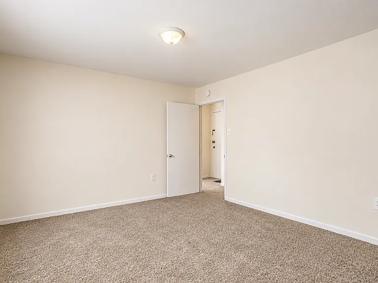 Foxhall Terrace — Photo 81