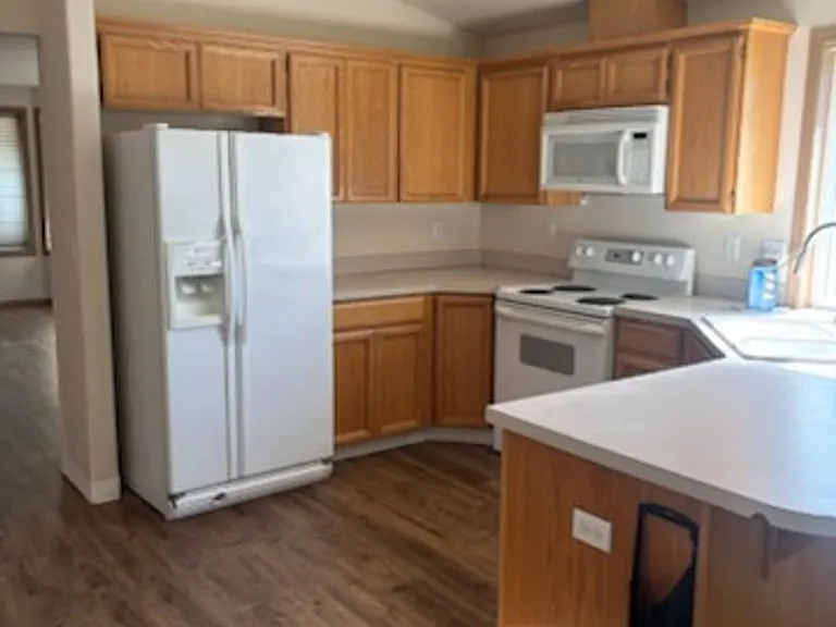 6408 Robinson Dr — Photo 4