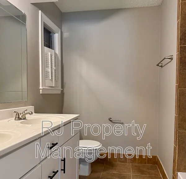 4521 Stony Point Dr — Photo 9