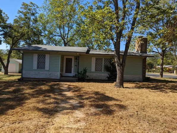 321 W Burbank St, Fredericksburg, TX 78624