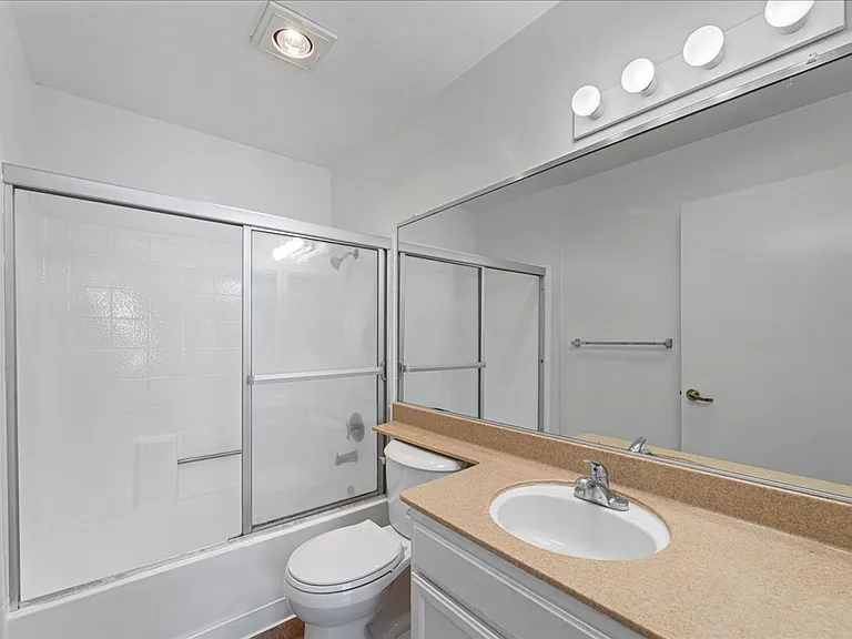 1785 Beloit Ave — Photo 27