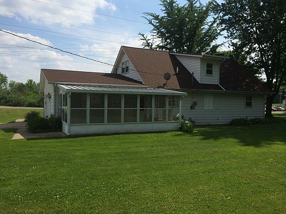Rear view w/ seasonal room