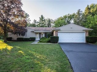 2280 Geyer Ct, Lake Orion, MI 48360