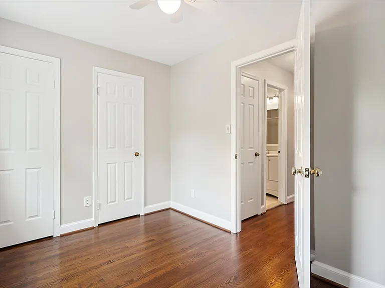 1158 N Pitt St — Photo 27