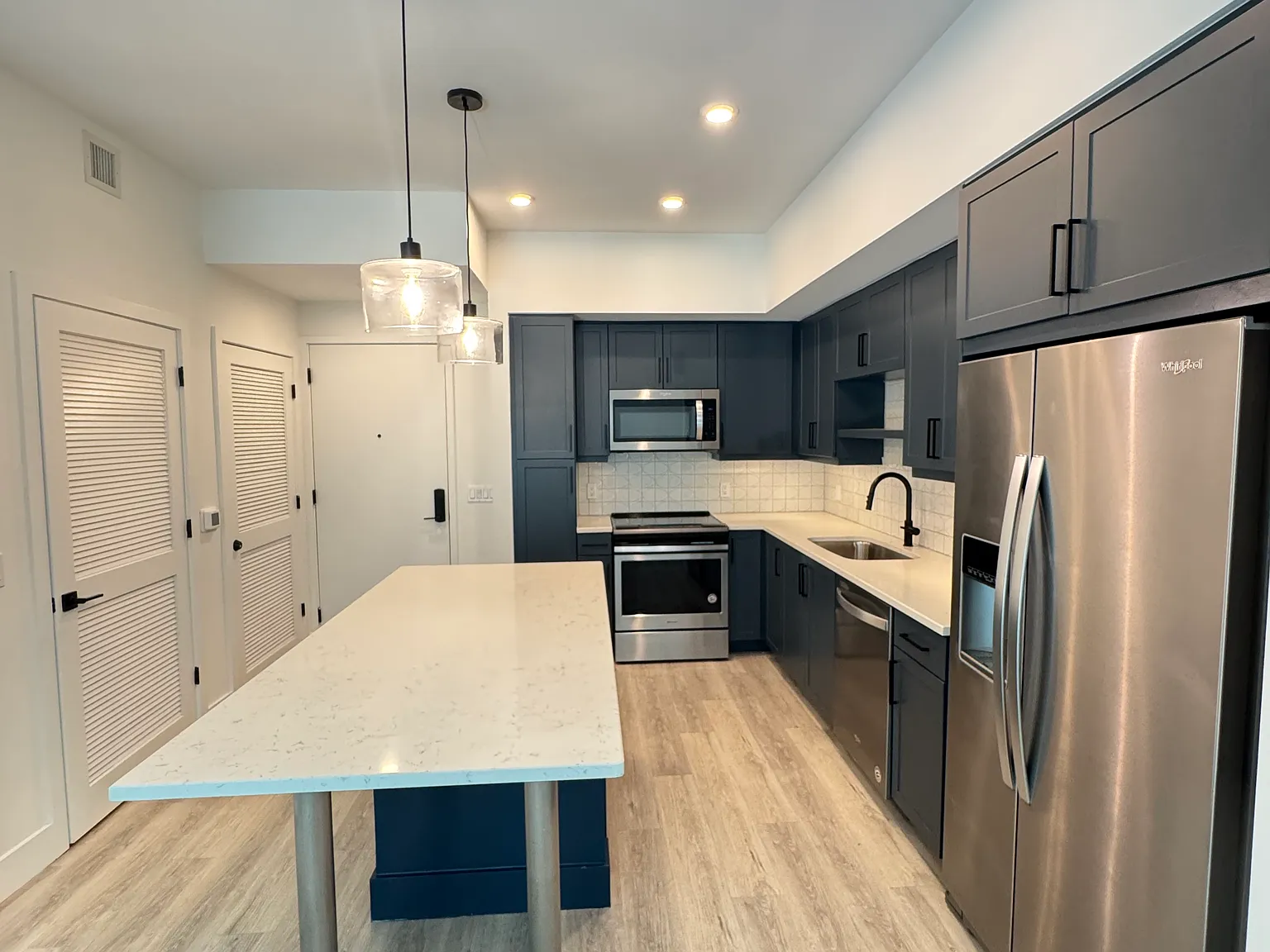 2 bed, 1070 sqft, $3,050 — Photo 3