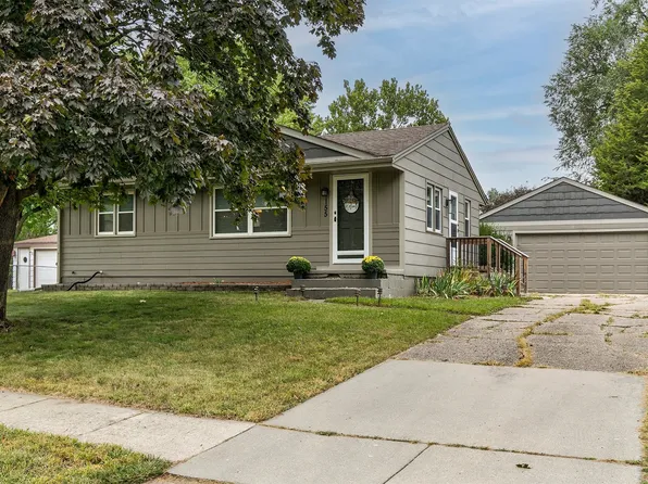 155 Bel Aire Dr, Waukee, IA 50263