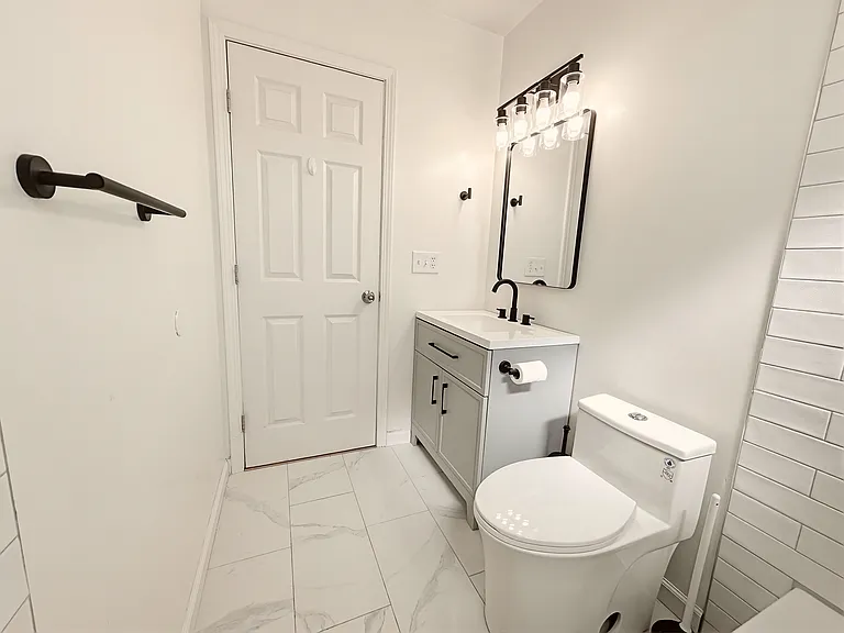934 Kern Ct — Photo 8