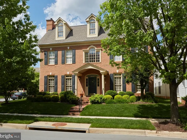 710 Oak Knoll Ter, Rockville, MD 20850