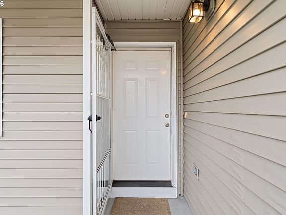 3rd image of 618 NE Mariners Loop