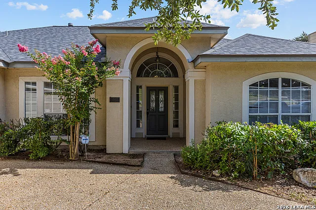 3 bed, 2.0 bath, 1916 sqft, $3,300 — Photo 2