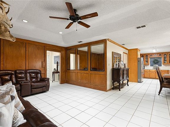 3rd image of 1909 Nightingale Ave