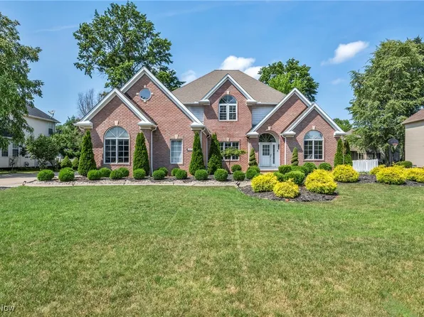 25726 Laura Ln, Westlake, OH 44145