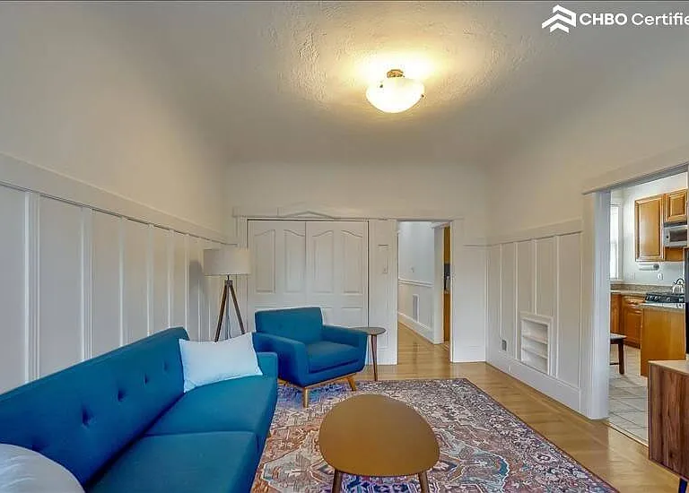 1372 Broadway — Photo 2