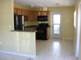 5th image of 402 Madison Ave